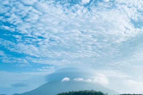 'Mây đĩa bay' siêu hiếm xuất hiện ở núi Bà Đen trước Lễ Phật đản
