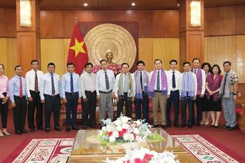 Đoàn đại biểu Hội đồng Quốc gia Mặt trận Đoàn kết Phát triển Tổ quốc Campuchia chào xã giao lãnh đạo tỉnh Lạng Sơn