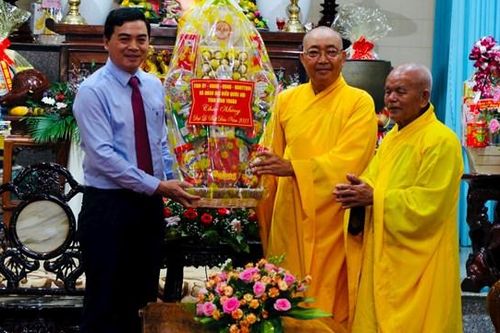 Lãnh đạo tỉnh Bình Thuận thăm, chúc mừng Đại lễ Phật đản Phật lịch 2567 năm 2023