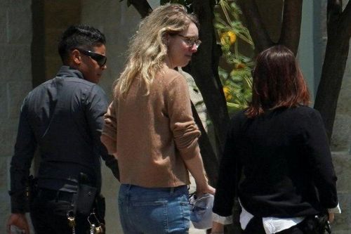 Siêu lừa Elizabeth Holmes bắt đầu ngồi tù