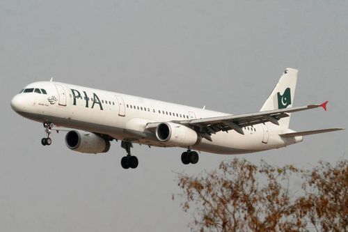 Malaysia tạm giữ máy bay Pakistan, nhiều hành khách mắc kẹt