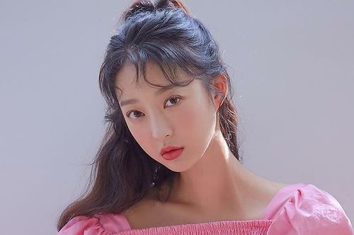 Nữ thần tượng EXID ăn bún chả, rau muống xào ở Nha Trang