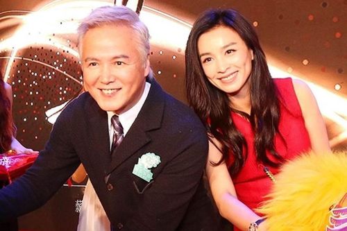 Vợ chồng Trương Đình rời bỏ quê nhà sau bê bối bị tẩy chay