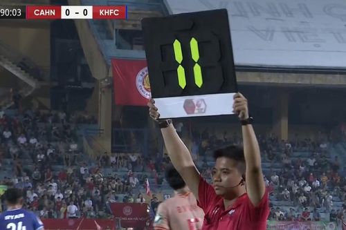 Trận CAHN hòa Khánh Hòa lập kỷ lục về thời gian bù giờ tại V-League 2023