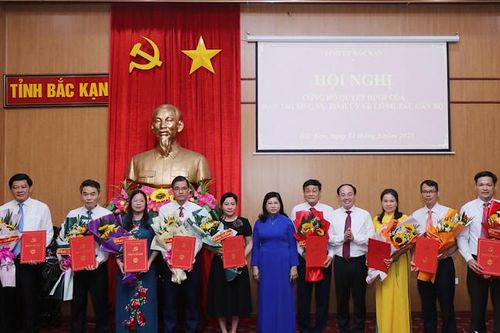 Bắc Kạn luân chuyển, điều động 13 cán bộ lãnh đạo, quản lý