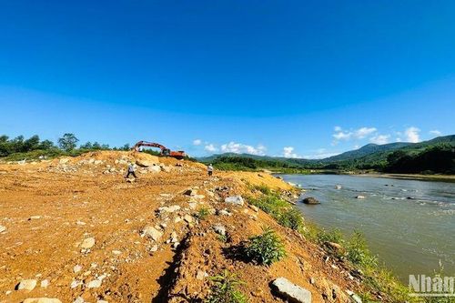 Quảng Ngãi: Xử lý nghiêm tình trạng lấn sông, chặn dòng chảy khi thi công dự án