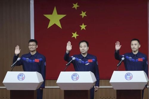 Trung Quốc: Phi hành gia dân sự đầu tiên lên vũ trụ