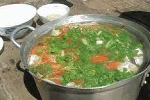 Bị cấm yêu, nghịch tử bỏ thuốc trừ sâu vào nồi canh đầu độc cha mẹ