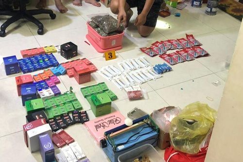 Công an bắt nhóm chuyên cung cấp ma túy cho 'dân chơi' ở phố Bùi Viện