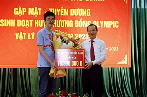 Gặp mặt, tuyên dương học sinh đạt huy chương Olympic