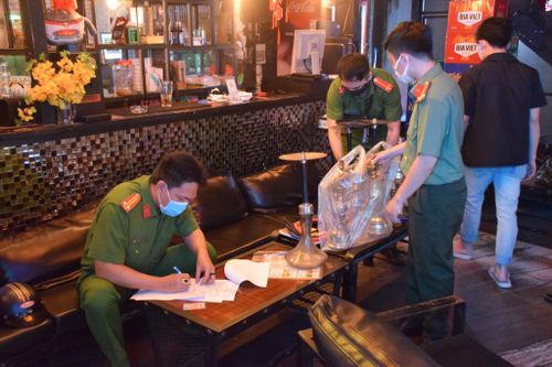 10 quán ở phố đi bộ Bùi Viện vi phạm về 'khí cười', shisha