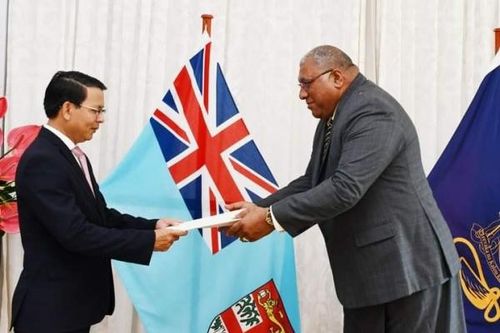 Đại sứ Nguyễn Văn Trung trình Thư ủy nhiệm lên Tổng thống Fiji