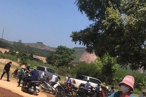 Hai cha con đi khoan đá, người bố trượt chân tử vong
