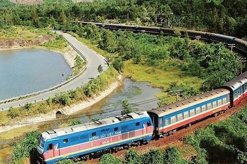 Tuyến đường sắt Thống Nhất của Việt Nam đẹp nhất thế giới