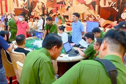 Tổ chức đánh bạc trong tầng hầm khách sạn ở Nha Trang