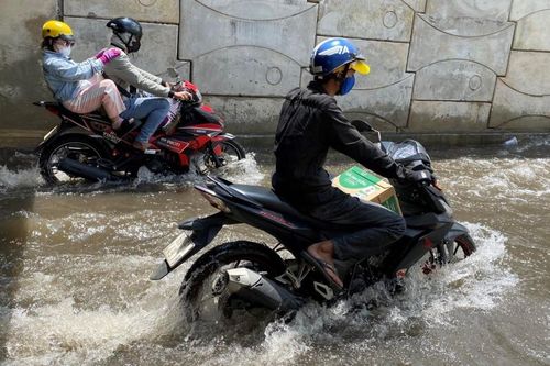 Lý do hầm chui cửa ngõ TP.HCM ngập nặng, người dân chật vật di chuyển