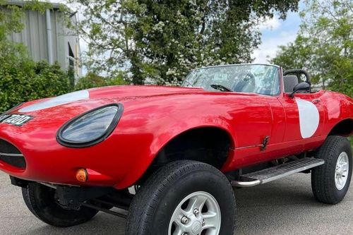 Xế cổ Jaguar E-Type hàng hiếm độ khung gầm Range Rover