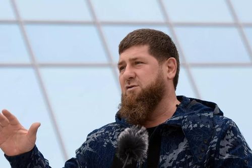 Lãnh đạo Chechnya nói tái điều quân tới Donetsk, kêu gọi thiết quân luật ở Nga