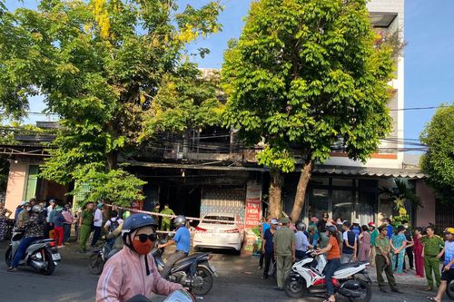 2 vợ chồng tử vong trong đám cháy cửa hàng sách