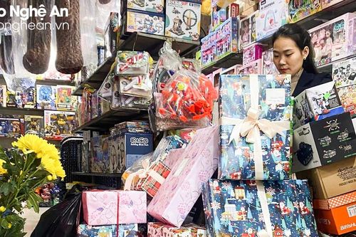 Đồ chơi, quà tặng đắt hàng dịp Tết Thiếu nhi