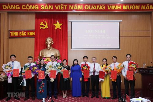 Bắc Kạn công bố quyết định luân chuyển 13 cán bộ lãnh đạo, quản lý