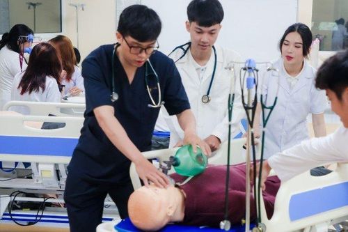 Nhà trường nói gì khi tuyển sinh y khoa bằng môn Ngữ Văn?