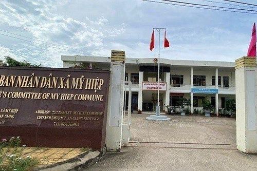 An Giang: Bắt tạm giam bí thư, chủ tịch xã để điều tra hành vi tham ô