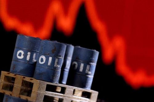 Dow Jones trượt trong sắc đỏ; Dầu hạ giá do lo ngại về thỏa thuận trần nợ của Mỹ
