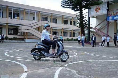 Xe gắn máy và xe mô tô có gì khác biệt?