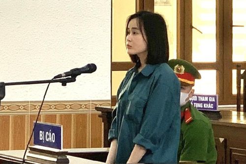 Hotgirl Tina Dương chuẩn bị hầu tòa, ngoại hình thay đổi gây chú ý