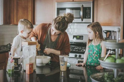 'Gen Z làm mẹ có xu hướng tự gây áp lực cho bản thân và ít tự tin hơn thế hệ trước'