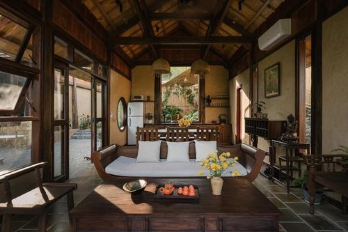 Chi 8 tỷ đồng làm nhà gỗ bên triền đồi để con gái được sống chan hòa với thiên nhiên