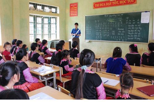Tháo gỡ vướng mắc, nỗ lực phổ cập giáo dục và giảm nghèo