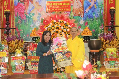 UBMTTQVN tỉnh An Giang, các tổ chức đoàn thể chính trị-xã hội, tôn giáo An Giang thăm, chúc mừng Đại lễ Phật đản Phật lịch 2567- Dương lịch 2023