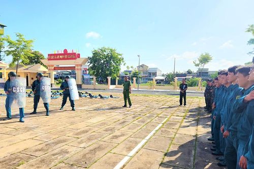 Bồi dưỡng sử dụng công cụ hỗ trợ cho lực lượng dân quân thường trực TP. Châu Đốc