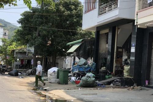 Phường Vĩnh Hòa: Xử phạt chủ cơ sở thu mua phế liệu, chiếm dụng vỉa hè 6,5 triệu đồng