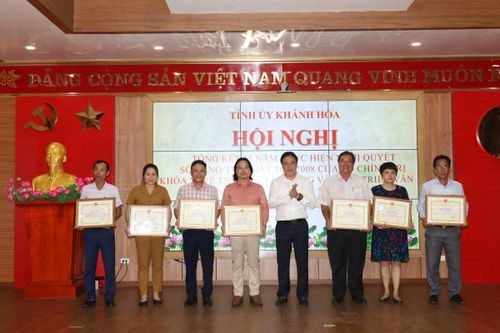Tổng kết 15 năm thực hiện nghị quyết về xây dựng, phát triển văn học, nghệ thuật