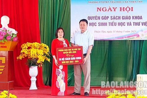 Hữu Lũng tổ chức ngày hội điểm quyên góp sách giáo khoa cho học sinh tiểu học