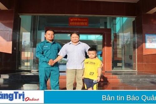 Thuyền trưởng Trần Hữu Tân dũng cảm cứu hai cha con đuối nước
