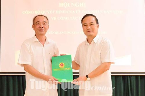 Trao Quyết định nghỉ hưu cho Giám đốc Sở Thông tin và Truyền thông