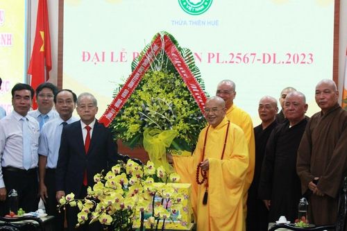 Thừa Thiên Huế: Lãnh đạo tỉnh thăm, chúc mừng Phật đản đến Ban Trị sự Phật giáo tỉnh