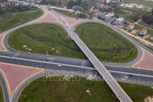 Khẩn trương nghiên cứu, đề xuất phương án đầu tư xây dựng cao tốc qua 2 tỉnh, thành phố