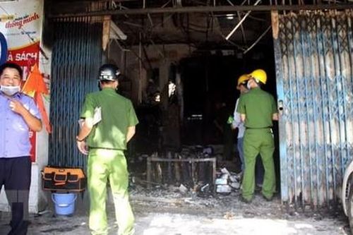 Cháy cửa hàng kinh doanh văn phòng phẩm trong đêm, hai vợ chồng tử vong