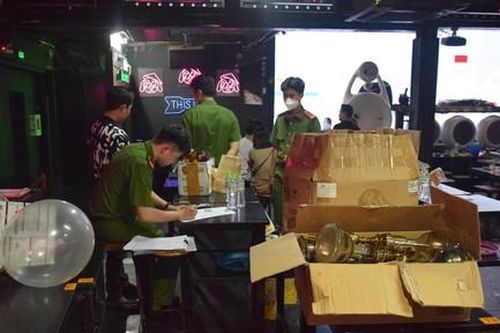 TPHCM: Kiểm tra đồng loạt tại phố Tây, phát hiện 10 quán vi phạm về khí cười, shisha