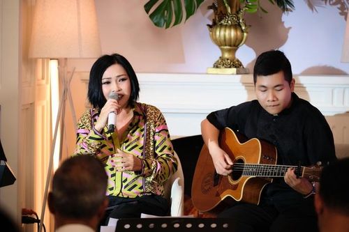 Phương Thanh kể về năm 17 tuổi sang Campuchia hát vũ trường cát-xê 400 USD