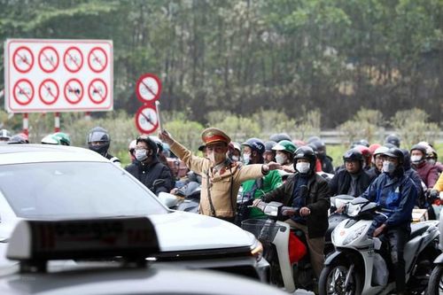 Hà Nội tổ chức lại giao thông tại 2 'điểm đen' ùn tắc, người dân đi thế nào?