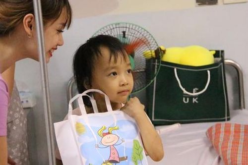 Tết Thiếu nhi đến sớm với những bệnh nhân nhí