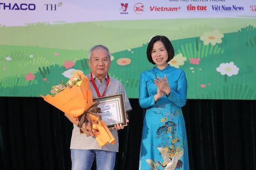 Tìm ra chủ nhân giải thưởng 'Hiệp sĩ Dế Mèn' sau 2 năm bỏ ngỏ