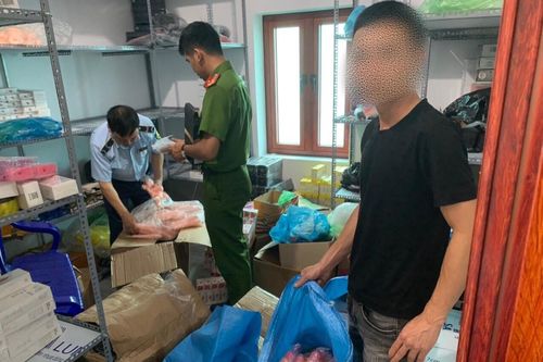 'Méo mặt' vì tàng trữ gần 500 bộ 'đồ chơi người lớn'
