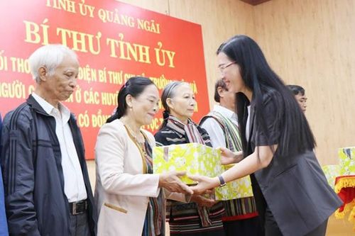 Quảng Ngãi: Hỗ trợ phương tiện nghe nhìn cho người uy tín